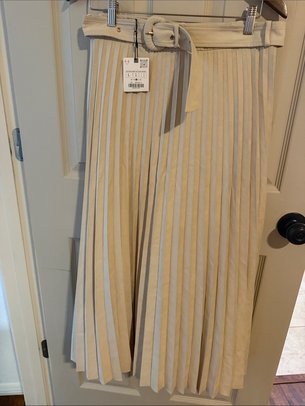 Zara NWT. Pleated Cream Belted Midi Skirt Large
